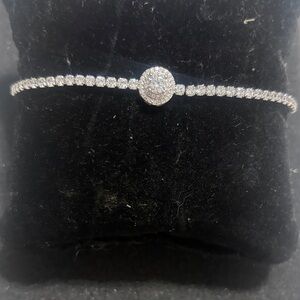 Elegant Silver Bracelet with Crystal Accents